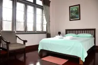 Pilgrim's Kitchen & Inn Hotels in Саваннакхет