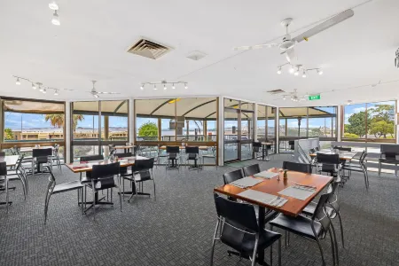 Navigators Motel Отели в г. Порт-Линкольн