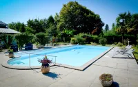 Logis Chez Germaine Hotel di Oloron-Sainte-Marie