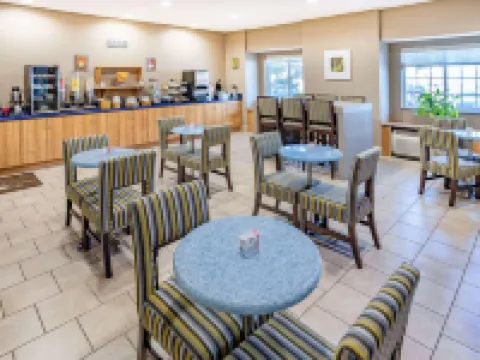 ไมโครเทล อินน์แอนด์สวีทส์ บายวินด์แฮม จอห์นสทาวน์ โรงแรมในFulton County