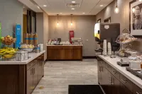 Hampton Inn & Suites Wichita/Airport - breakfast