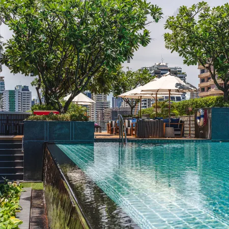 MUU Bangkok, Small Luxury Hotels of the World Отели рядом с достопримечательностью «Тхонг Лор»