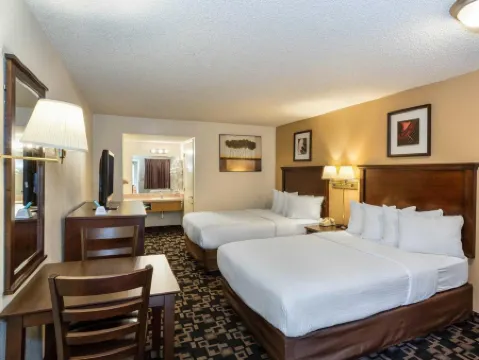 MorningGlory Inn & Suites