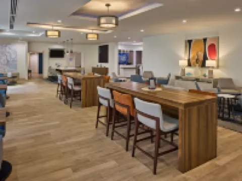 ฮอลิเดย์ อินน์ เอ็กซ์เพรส & สวีท ชาร์ลสตัน ดาวน์ทาวน์ - เวสต์เอดจ์ บาย IHG โรงแรมในชาร์ลสตัน