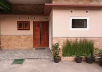 Khalila Homestay Syariah Hotels in Beji