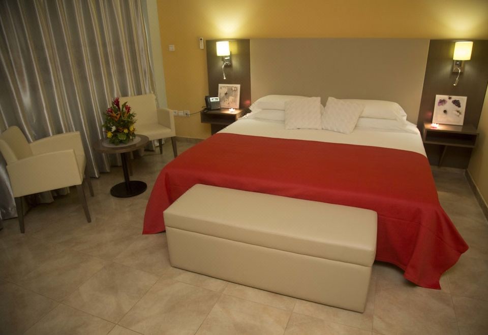 3. Hôtel Pe..