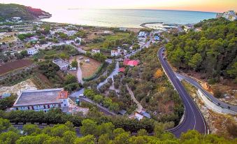 2. Hotel Pi..