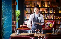 Westport Plaza Hotel, Spa & Leisure - bar