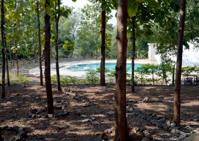 Forest Village Holiday Homes Hotel di Khanvel