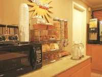La Quinta Inn & Suites by Wyndham El Paso East - breakfast