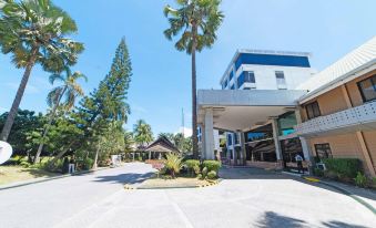 The Ritz Hotel at Garden Oases - Housity