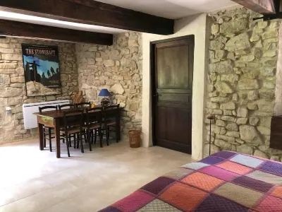 Week End en Provence - Chambres d'Hotes Hotels in Drome