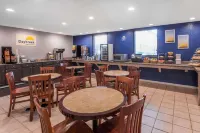 Days Inn by Wyndham College Park Airport Best Road