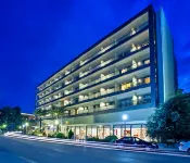 Mediterranean Hotel Hotel berhampiran Statue Of Victory