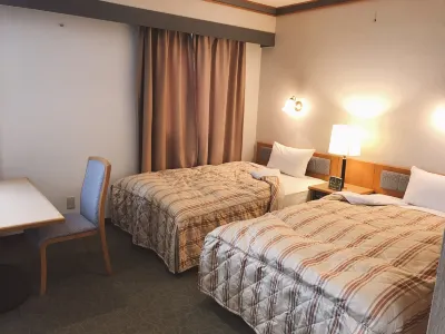 هوتل كراون هيلز تاكاوكا Hotels near JR Takaoka Station