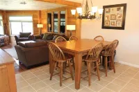 Seven Springs 1 Bedroom Premium Condo, Ski in Ski Out Condo Hotels in Middlecreek Township