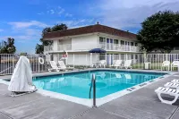 Motel 6 Ontario, or - Pools