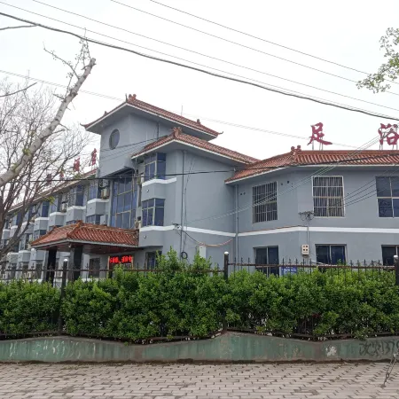 Lingbao Beiyang Pingzehong Concept Hotel