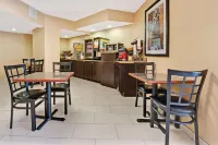 Days Inn & Suites by Wyndham DeSoto Hotel di DeSoto
