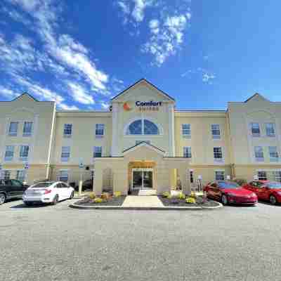 Comfort Suites East Brunswick - South River Hotel Exterior