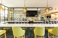 Holiday Inn LONDON - SUTTON by IHG - bar