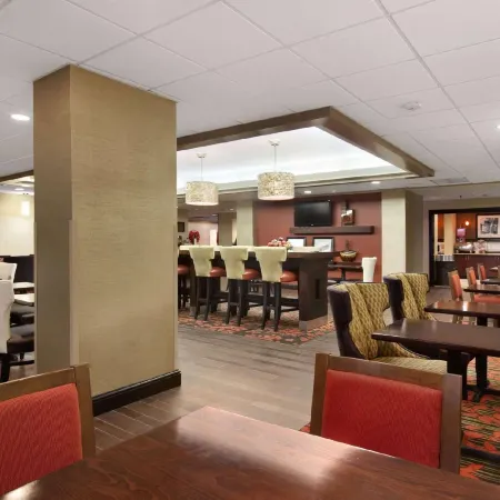 Hampton Inn Charleston-Southridge