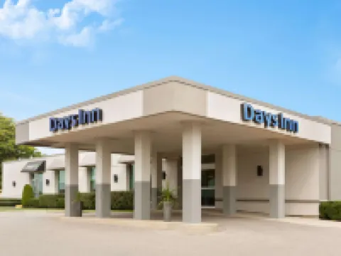 Days Inn by Wyndham London Hotels in der Nähe von Banting House National Historic Site