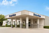 Days Inn by Wyndham London Hotels in der Nähe von Sunglass Hut