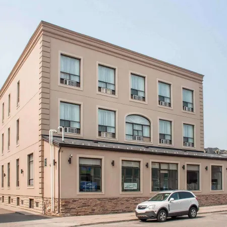 Woodstock Inn and Suites