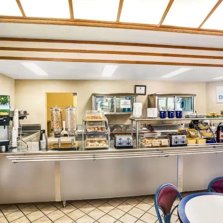 Days Inn & Suites by Wyndham Fullerton