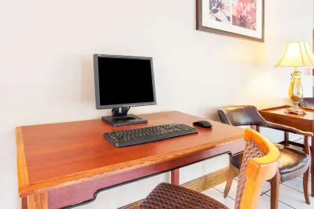 Super 8 by Wyndham Atchison