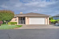 Manson Villa w/ Hot Tub ~ 1 Mi to Wineries! - Kitchens