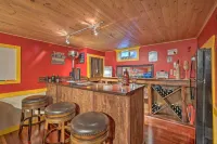 Stylish Suburban Home w/ Pool! 10 Mi to Royal Mtn - 3-Star