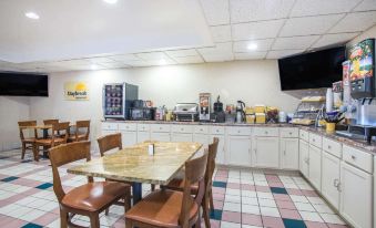 Days Inn by Wyndham Milan Sandusky South
