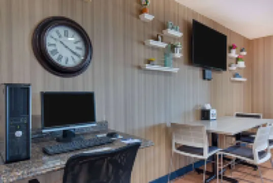 Microtel Inn & Suites by Wyndham Dry Ridge Hotels in Dry Ridge