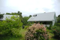 Ginas Garden Lodges, Aitutaki - 4 Self Contained Lodges in a Beautiful Garden.