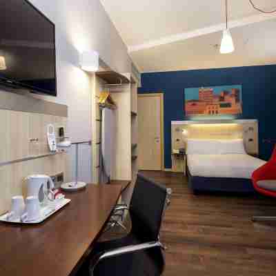 Holiday Inn Express Parma Rooms