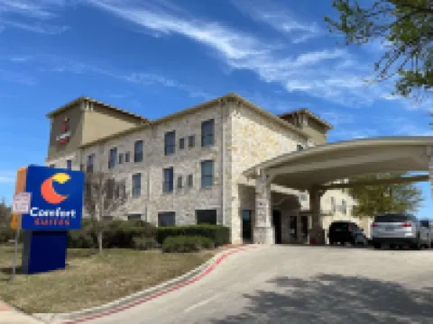 Comfort Suites Near Seaworld Hotels in San Antonio