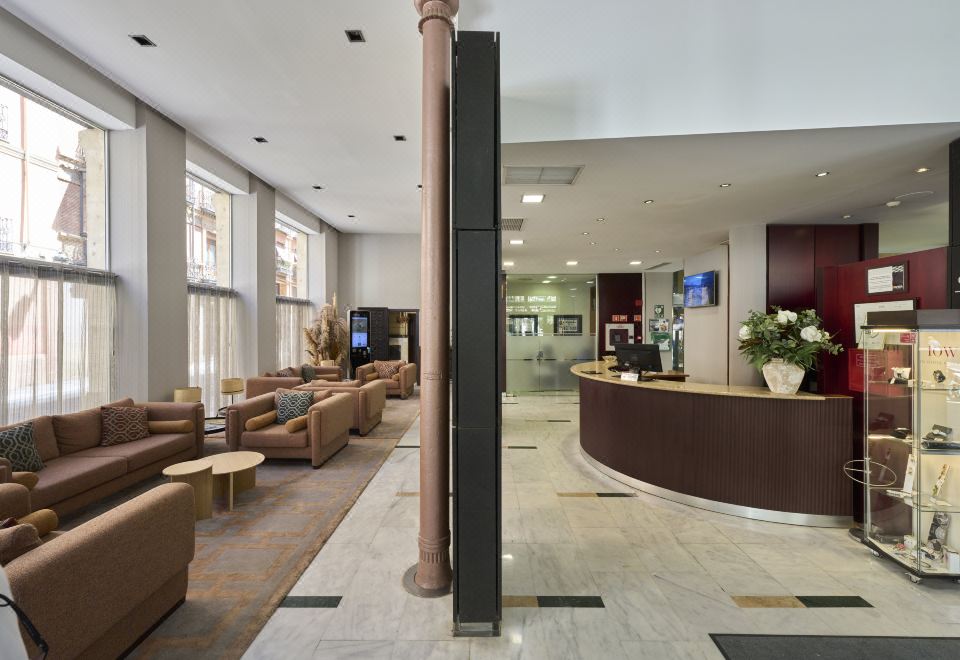 Hotel Catalonia El Pilar Over view