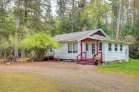 Peaceful Saint Germain Home w/ Fire Pit! - WiFi