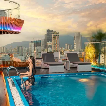 Mercy Emerald Hotel โรงแรมใกล้สตอร์มเอ็กซ์