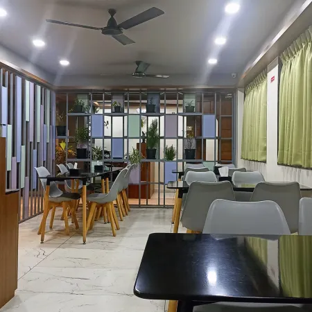 Sharman Suites Отели рядом с достопримечательностью «СКТРС Пуна Институт оф Компьютер Текнолоджи»