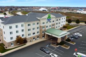 Holiday Inn Express & Suites CHICAGO NORTH-WAUKEGAN-GURNEE by IHG