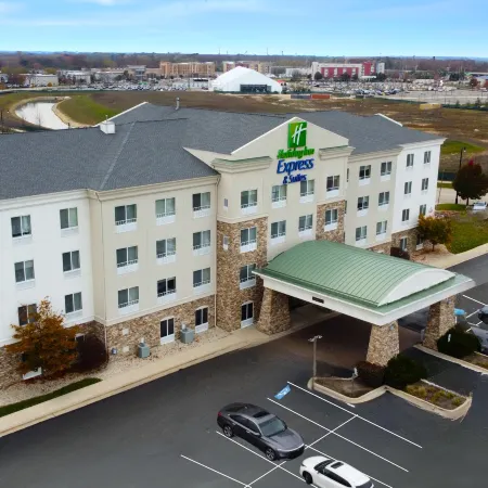 Holiday Inn Express & Suites CHICAGO NORTH-WAUKEGAN-GURNEE by IHG