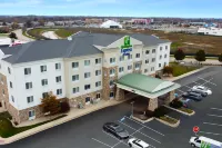 Holiday Inn Express & Suites Chicago North-Waukegan-Gurnee Hotels in Waukegan