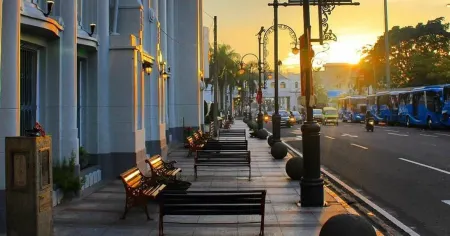 RedDoorz Hostel Near Braga Citywalk