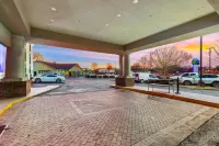 Holiday Inn Express NEW ALBANY by IHG - parking