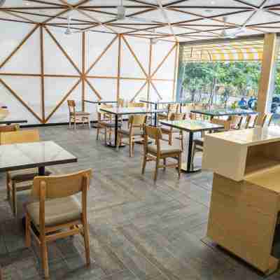 Casa Oro Dining/Meeting Rooms