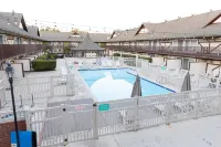 Pea Soup Andersen's Inn - Pools