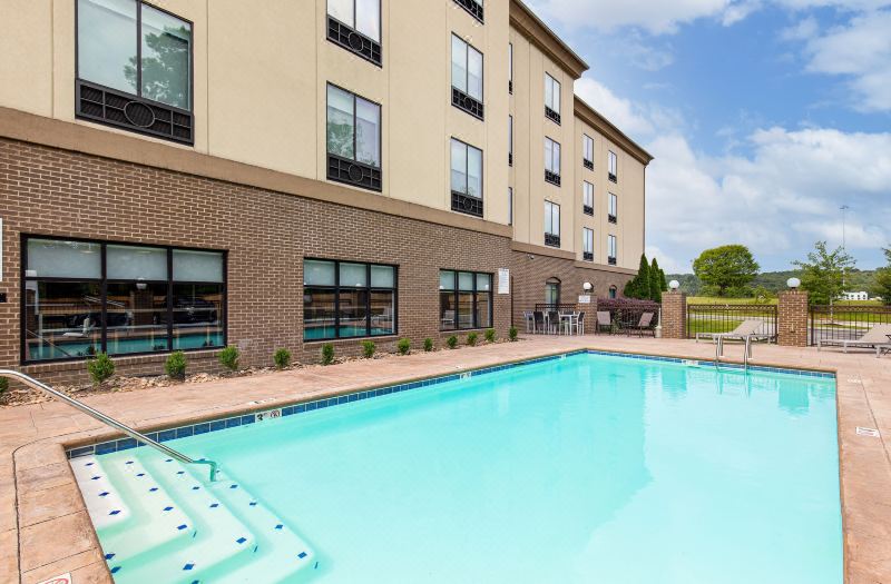 Holiday Inn Express & Suites Cleveland Northwest by IHG photo 2